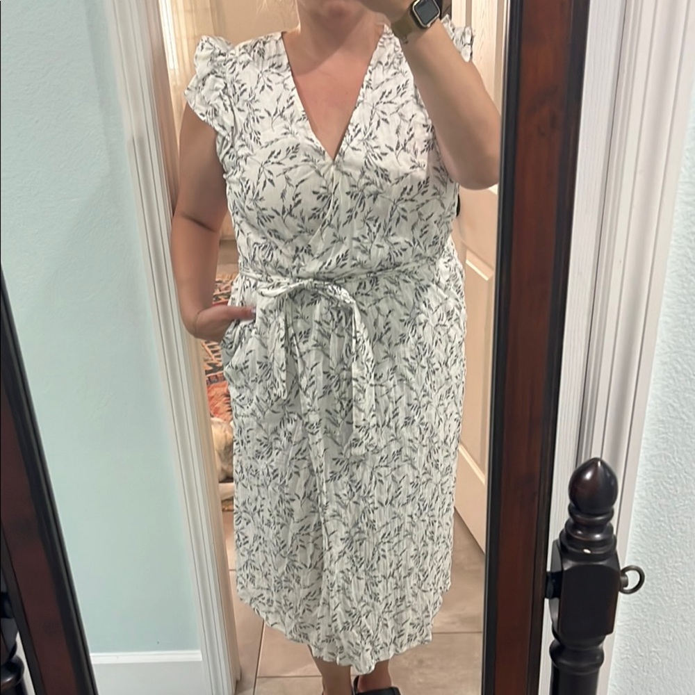 Elegant White Floral Dress